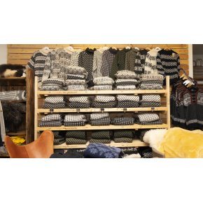 Uldtrjer og Windbreakere i butikken