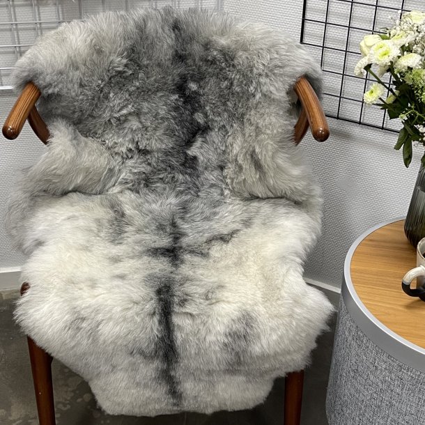 Islandsk klippet lammeskind gr� str M 2925