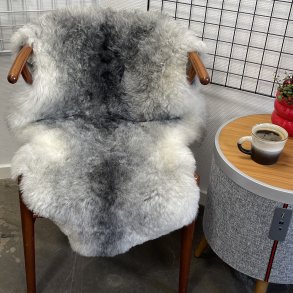 Islandsk lammeskind korth�ret gr� str M - 2910