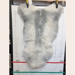 Islandsk klippet lammeskind naturligt gr str L  3918