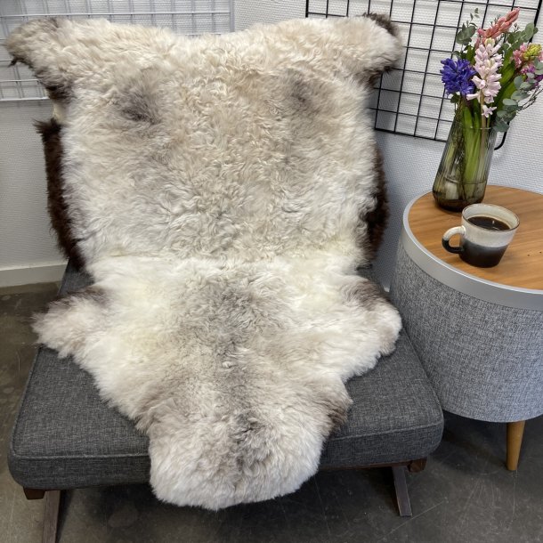 Islandsk klippet lammeskind naturligt gr� str L  3910