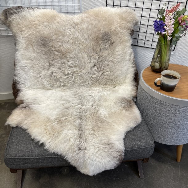 Islandsk klippet lammeskind naturligt gr� str L  3913