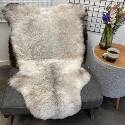 Islandsk klippet lammeskind naturligt gr� str L  3914