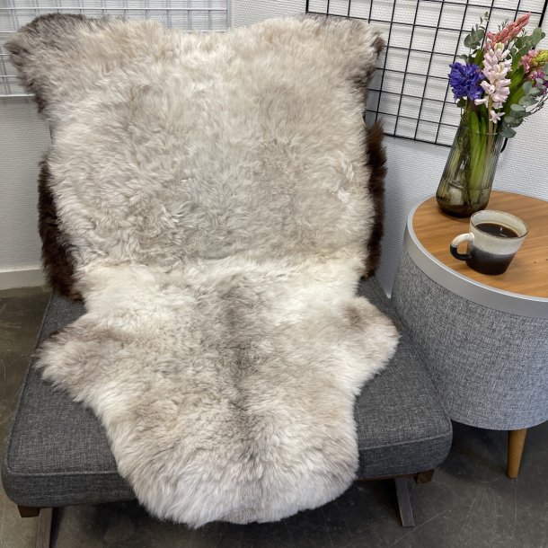 Islandsk klippet lammeskind naturligt gr� str L  3914