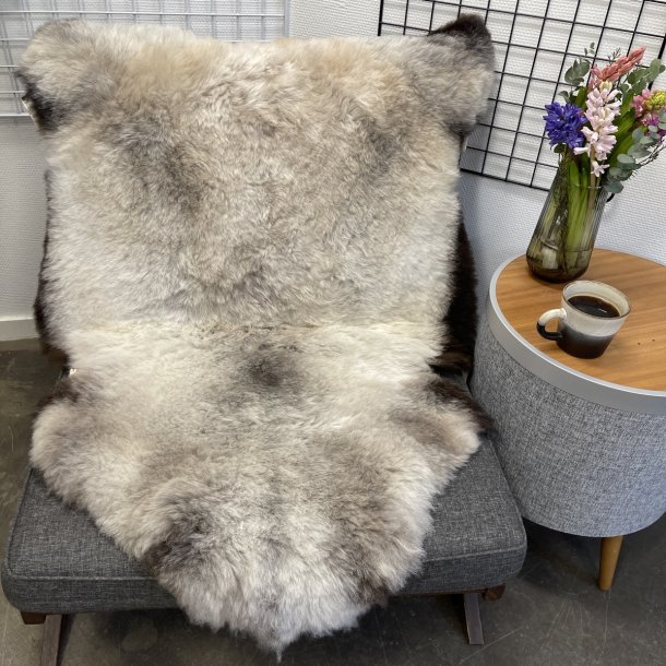 Islandsk klippet lammeskind naturligt gr� str L  3915