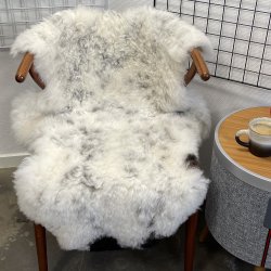 Islandsk lammeskind korth�ret plettet str M - 2712