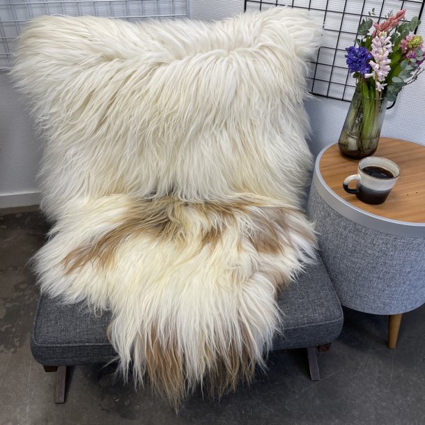 Islandsk lammeskind langh�ret naturligt brunplettet str L - 3264