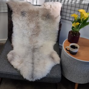 Islandsk klippet lammeskind plettet str L 3725