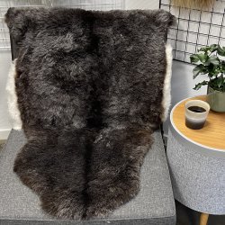 Islandsk klippet lammeskind plettet str L 3734