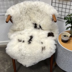 Islandsk klippet lammeskind plettet str M 2723