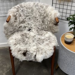 Islandsk klippet lammeskind plettet str M 2724