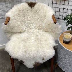 Islandsk klippet lammeskind plettet str M 2726