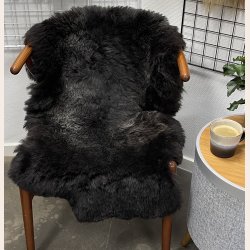 Kopi af Kopi af Islandsk klippet lammeskind plettet str M 2729