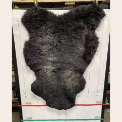 Kopi af Kopi af Islandsk klippet lammeskind plettet str M 2729