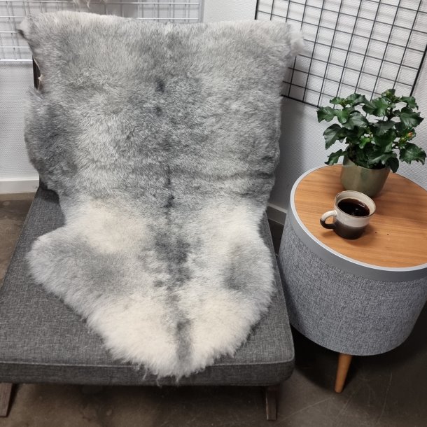 Islandsk klippet lammeskind naturligt gr str L  3931