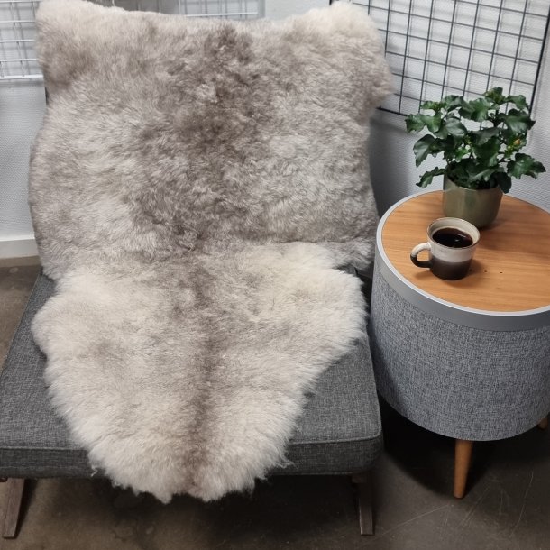 Islandsk klippet lammeskind naturligt gr str L  3933