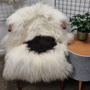 Kopi af Kopi af Islandsk lammeskind langhret plettet str M - 2219