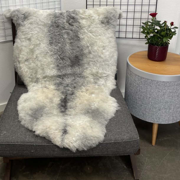 Islandsk klippet lammeskind naturligt gr� str L  3916
