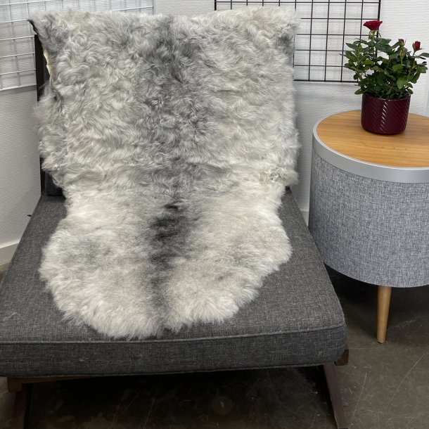 Islandsk klippet lammeskind naturligt gr� str L  3923