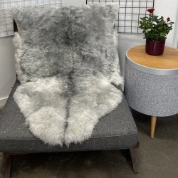Islandsk klippet lammeskind naturligt gr� str L  3939