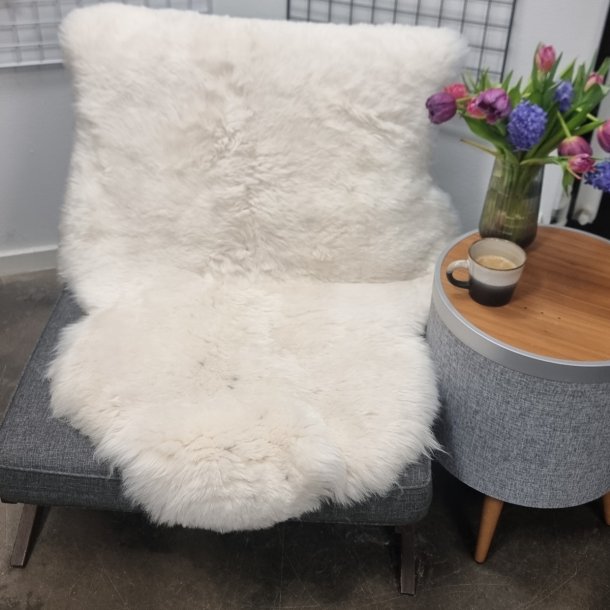 Kopi af Kopi af Islandsk klippet lammeskind lys str L - 3533