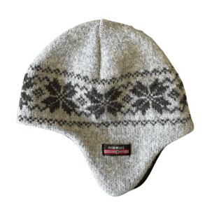 Lysegr varm hue i 100% uld med mnster