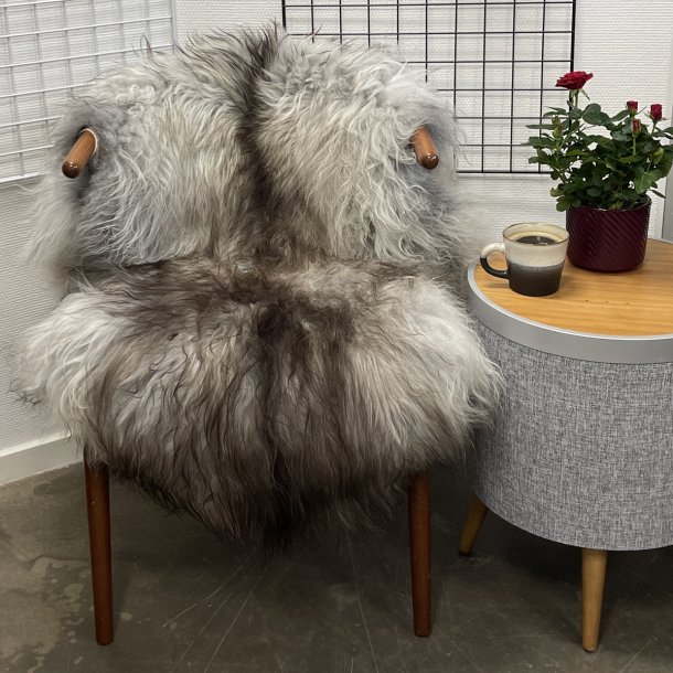 Islandsk lammeskind naturligt gr� str M - 2411